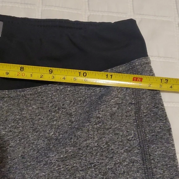 The North Face Flashdry Capri Leggings Gray Black Girls Regular Size 10-12 - Picture 9 of 10